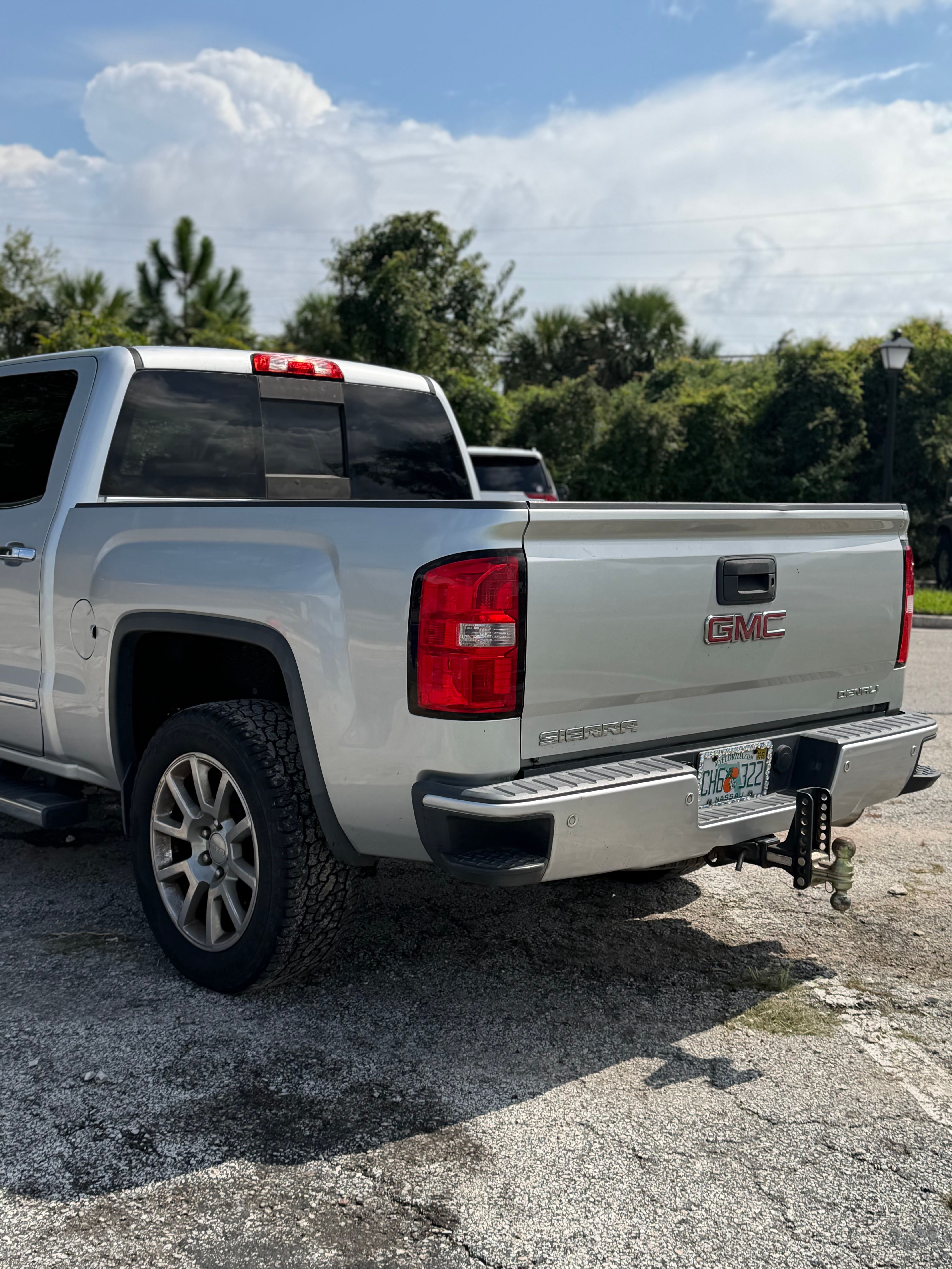 Used 2014 GMC Sierra 1500 Denali w/ Driver Alert Package AWD/4WD image 4