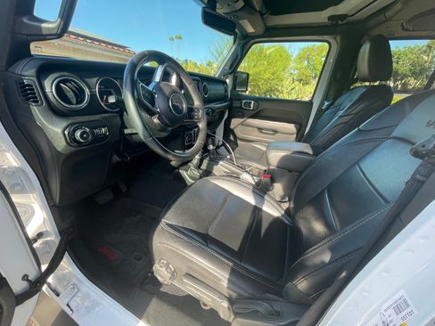 Used 2018 Jeep Wrangler Unlimited Sahara w/ Quick Order Package 24M Moab AWD/4WD image 9