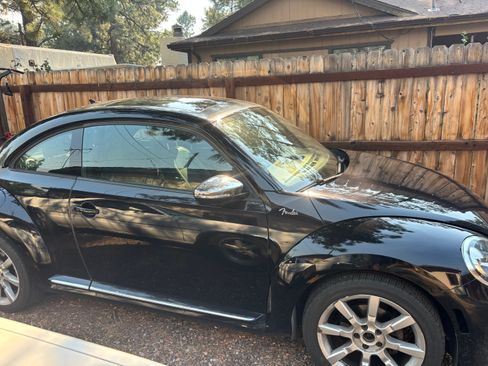 Used 2013 Volkswagen Beetle 2.5 Fender FWD image 2