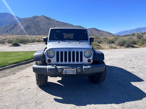 Used 2009 Jeep Wrangler Unlimited X image 4