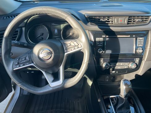 Used 2017 Nissan Rogue SL w/ SL Premium Package FWD image 9