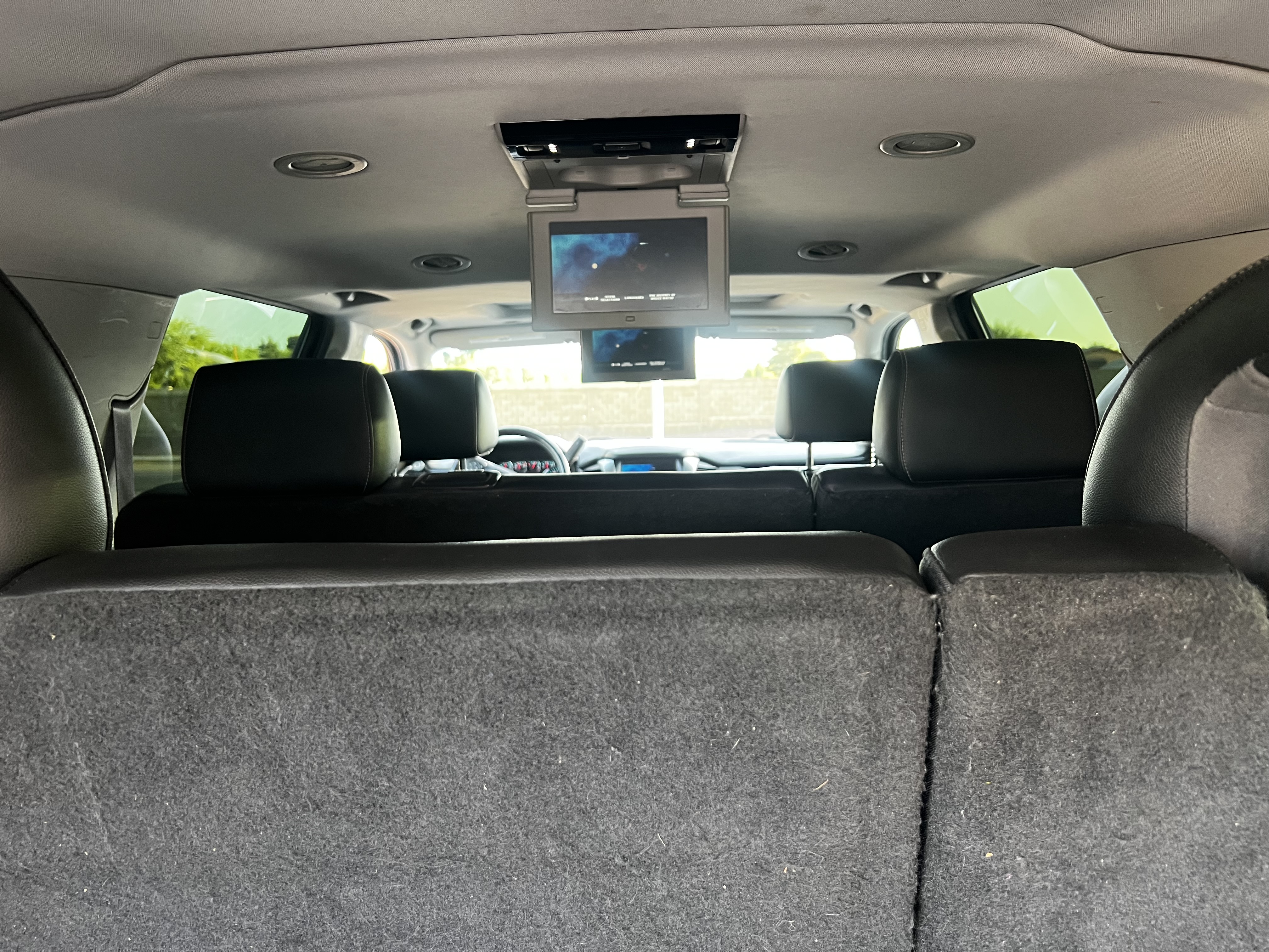 Used 2015 Chevrolet Suburban LT RWD image 13