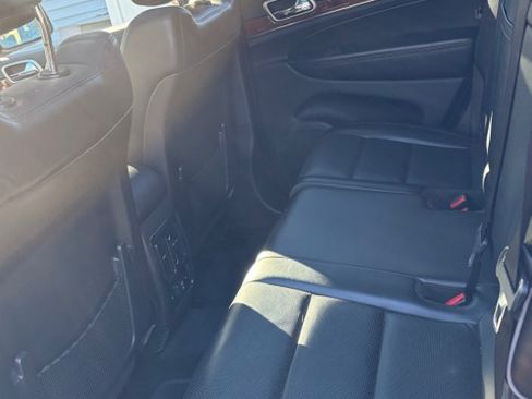 Used 2011 Jeep Grand Cherokee Limited w/ Trailer Tow Group IV image 9