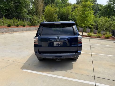 Used 2022 Toyota 4Runner SR5 RWD image 6