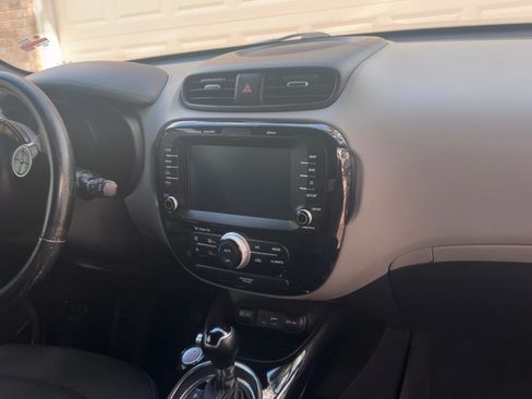 Used 2019 Kia Soul + w/ Audio Package image 12