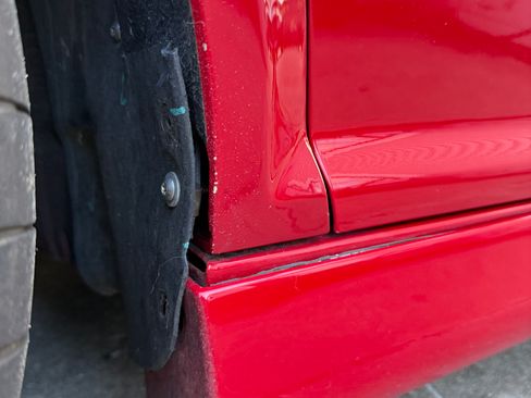 Used 2004 Volkswagen R32 AWD/4WD image 18
