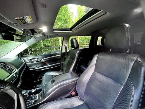 Used 2018 Toyota Highlander Limited AWD/4WD image 22