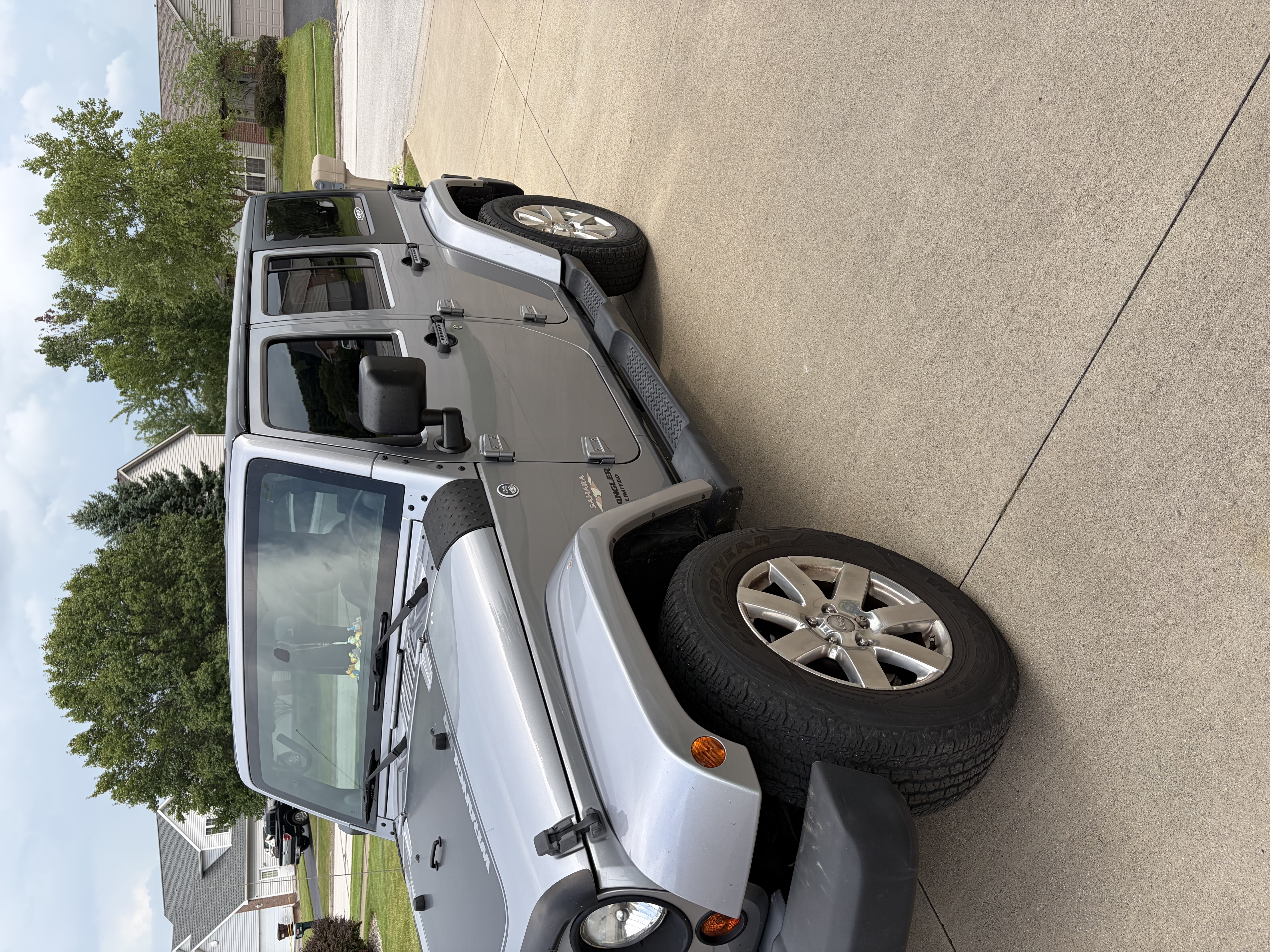 Used 2013 Jeep Wrangler Unlimited Sahara w/ Dual Top Group AWD/4WD image 8