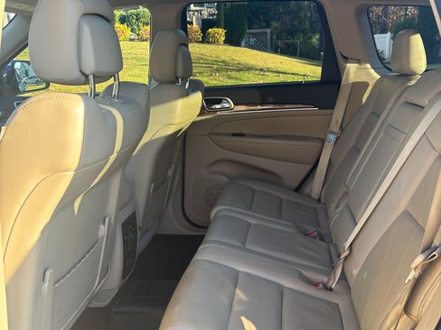 Used 2012 Jeep Grand Cherokee Limited w/ Luxury Group II image 11