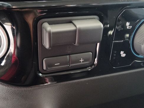 Used 2023 Chevrolet Silverado 1500 RST w/ Convenience Package II AWD/4WD image 17