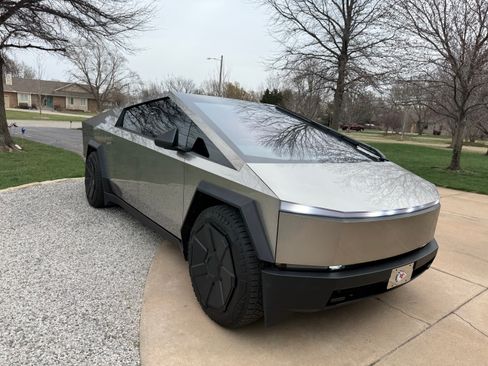 Used 2024 Tesla Cybertruck AWD Crew Cab image 2