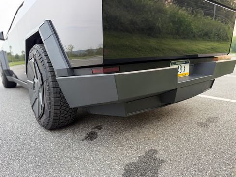 Used 2024 Tesla Cybertruck AWD Crew Cab image 4