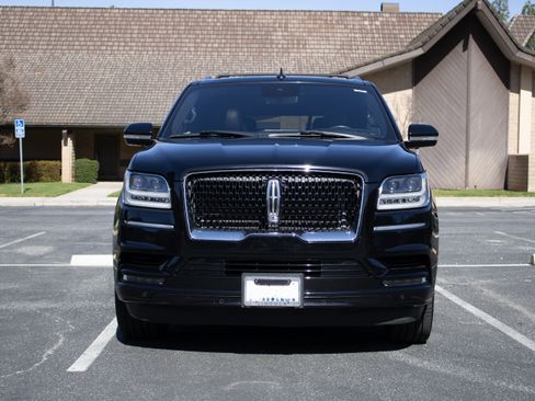 Used 2020 Lincoln Navigator Reserve image 2