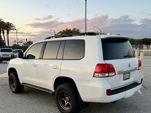 Used 2011 Toyota Land Cruiser image 4