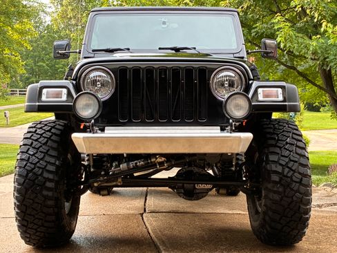 Used 2004 Jeep Wrangler 4WD image 2