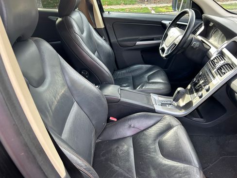 Used 2011 Volvo XC60 3.2 R-Design image 5