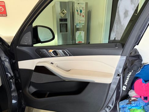 Used 2020 BMW X5 M50i w/ Executive Package image 21