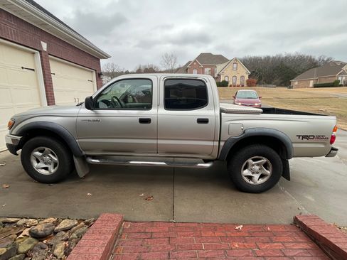 Used 2004 Toyota Tacoma PreRunner image 2