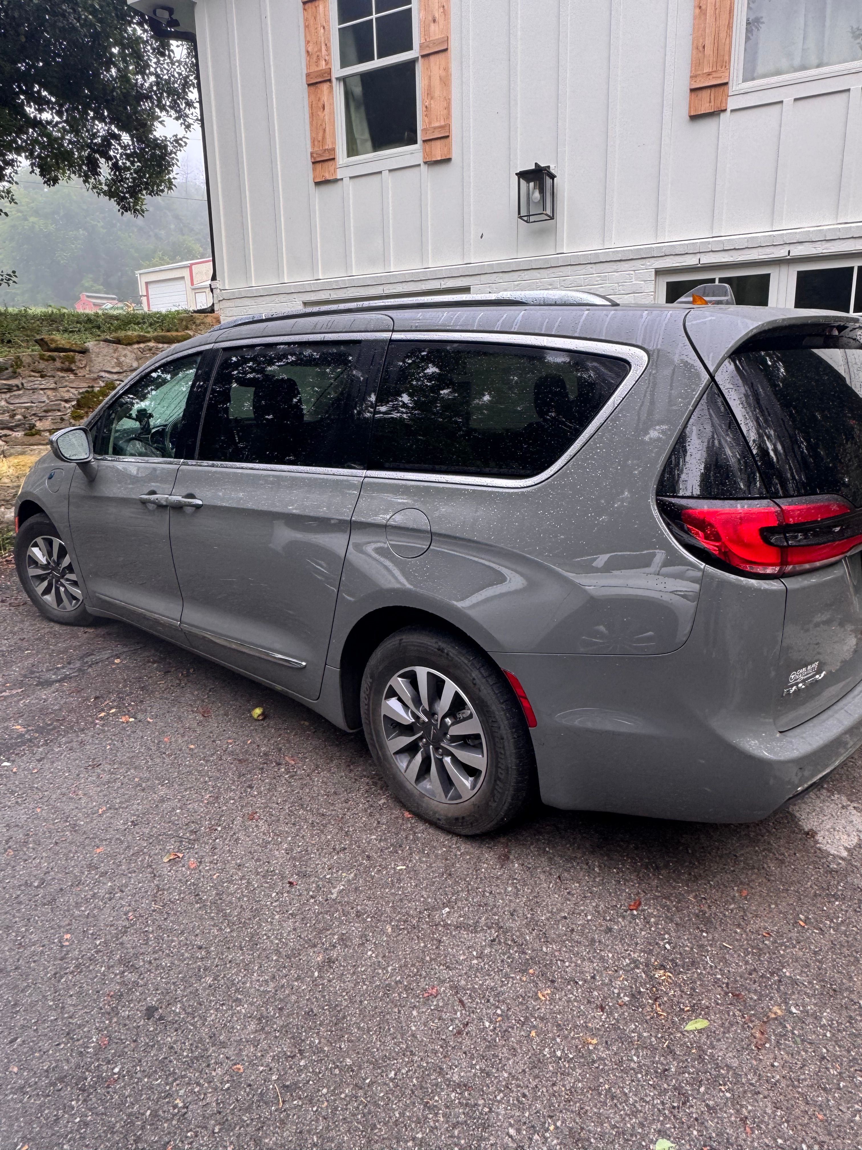 Used 2021 Chrysler Pacifica Limited FWD image 4