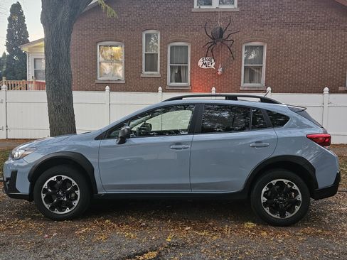 Used 2021 Subaru Crosstrek 2.0i image 1