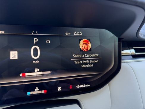 Used 2025 Land Rover Range Rover SE image 11