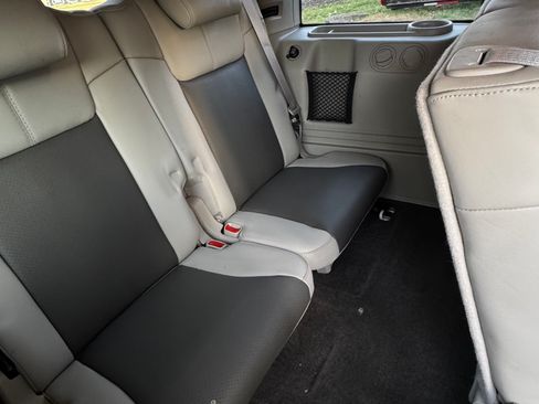 Used 2007 Jeep Commander Limited w/ Trailer Tow Group IV image 18