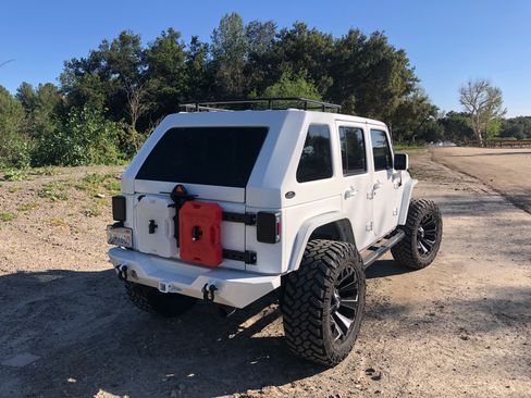 Used 2015 Jeep Wrangler Unlimited Sahara w/ Connectivity Group image 4