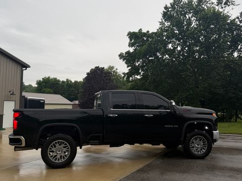 Used 2020 Chevrolet Silverado 2500 LTZ w/ LTZ Convenience Package AWD/4WD image 8