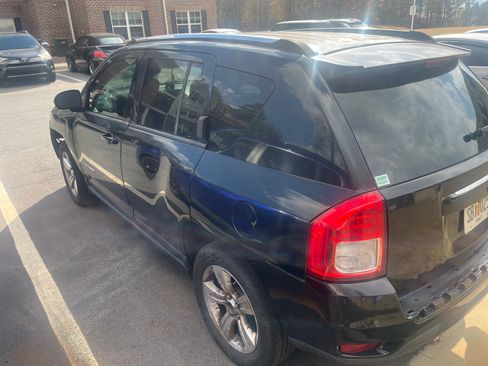Used 2012 Jeep Compass Sport image 2
