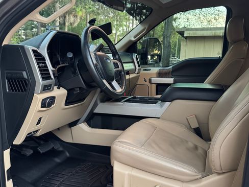 Used 2019 Ford F250 Lariat w/ Lariat Value Package AWD/4WD image 8