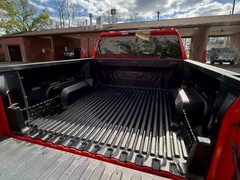 Used 2022 Chevrolet Silverado 1500 LT AWD/4WD image 6