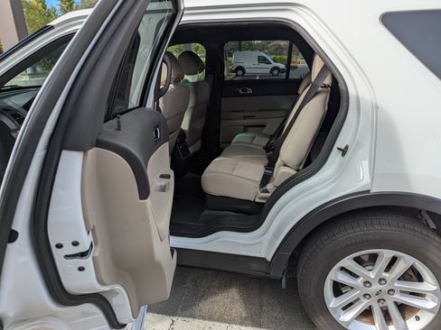 Used 2015 Ford Explorer 4WD image 12