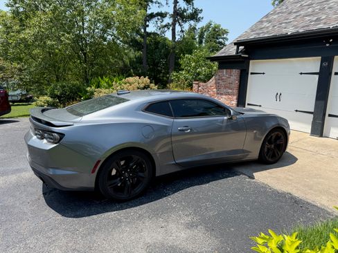 Used 2020 Chevrolet Camaro SS RWD image 4