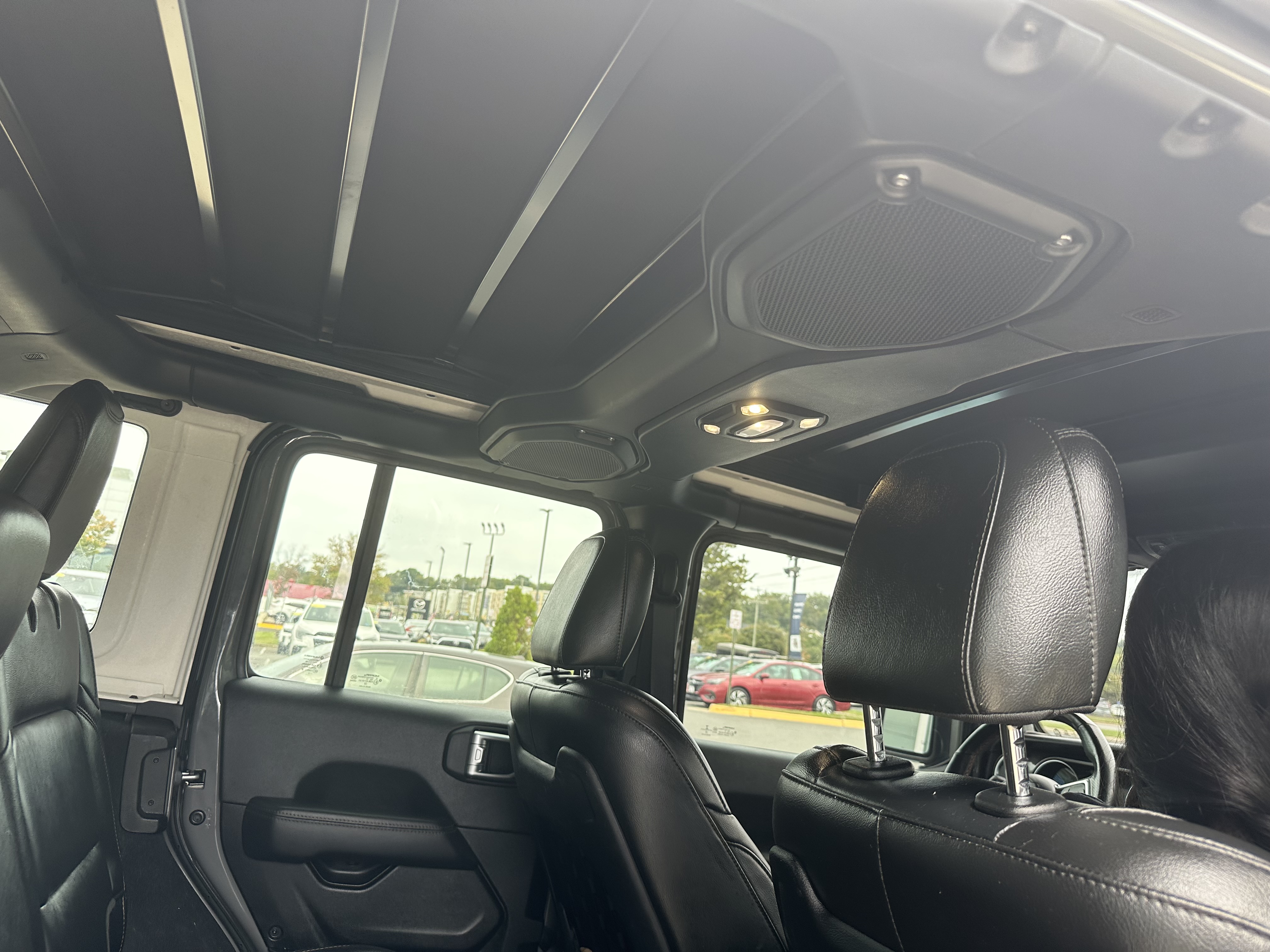 Used 2022 Jeep Wrangler Unlimited Rubicon AWD/4WD image 9