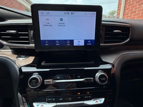 Used 2023 Ford Explorer Platinum w/ Equipment Group 601A AWD/4WD image 8