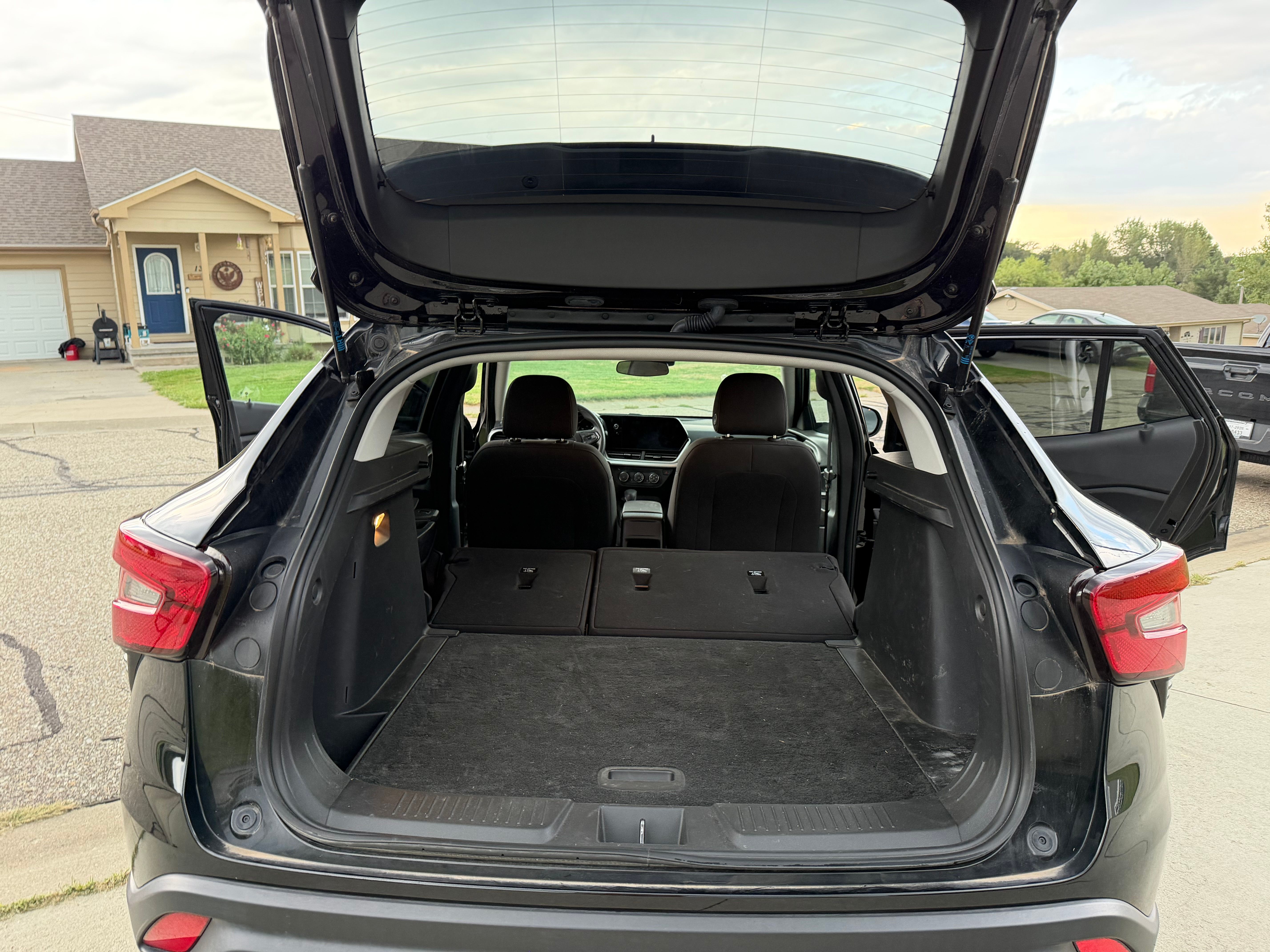 Used 2024 Chevrolet Trax LS w/ LS Convenience Package FWD image 8