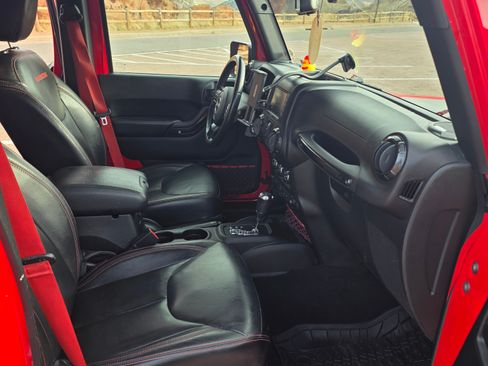 Used 2017 Jeep Wrangler Unlimited Rubicon image 6