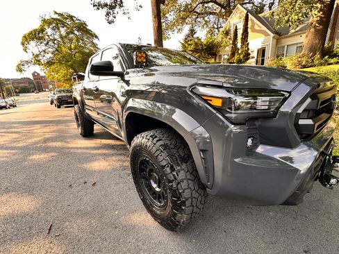 Used 2025 Toyota Tacoma SR AWD/4WD image 13