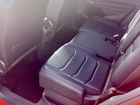 Used 2018 Volkswagen Tiguan SEL Premium image 29