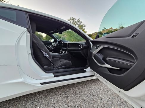 Used 2017 Chevrolet Camaro SS image 13