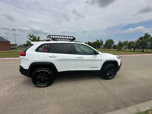 Used 2016 Jeep Cherokee Trailhawk w/ Leather Interior Group AWD/4WD image 9