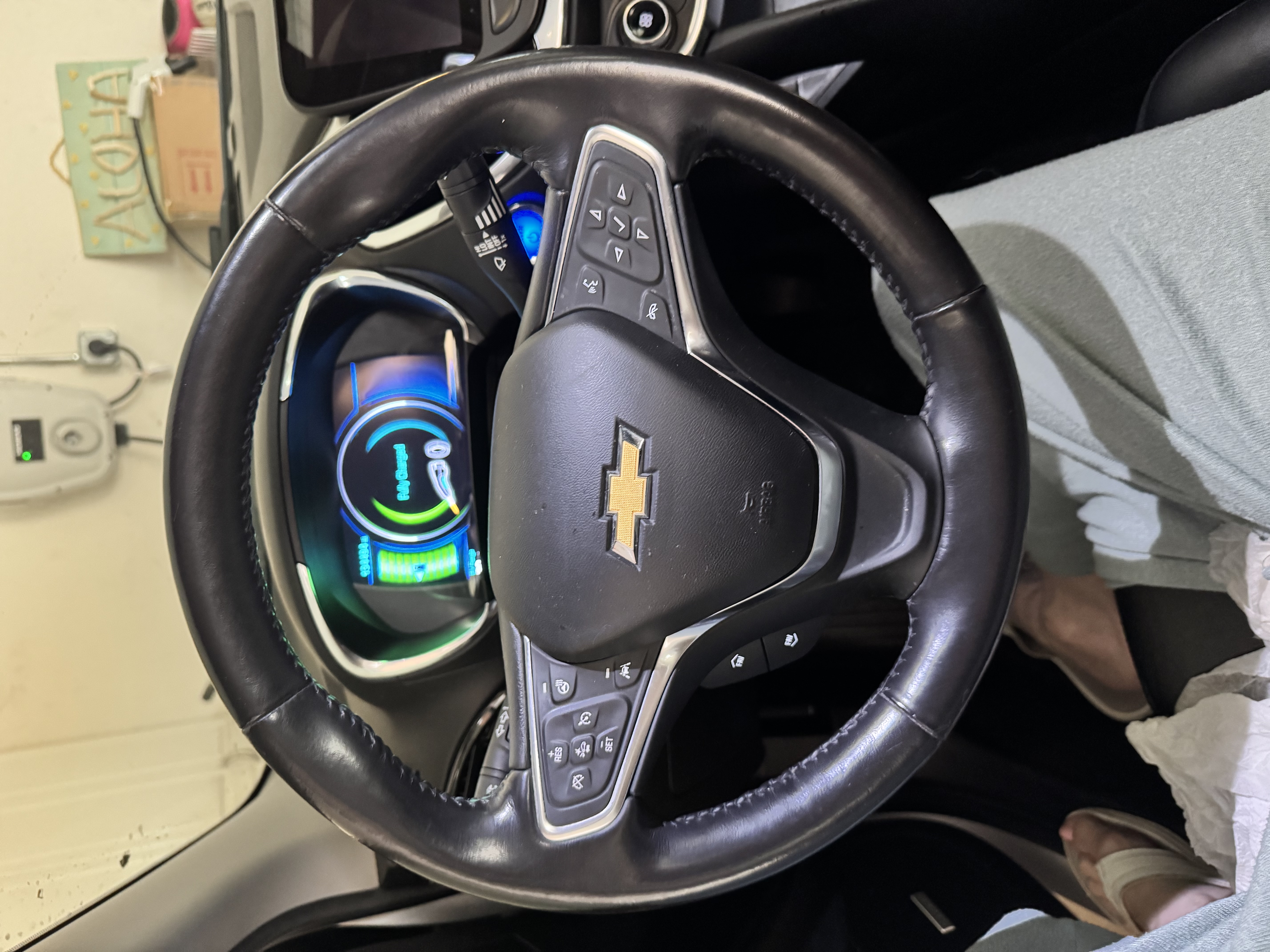 Used 2018 Chevrolet Volt Premier w/ Driver Confidence Package FWD image 6