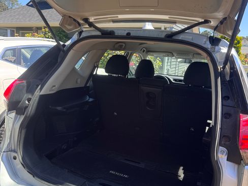 Used 2017 Nissan Rogue S FWD image 10