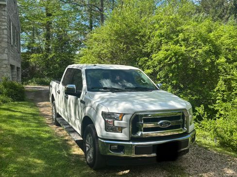 Used 2017 Ford F150 XLT image 2