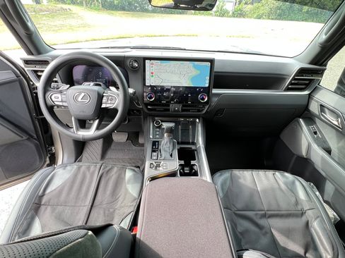 Used 2024 Lexus GX 550 AWD/4WD image 10