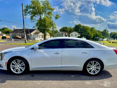 Used 2018 Cadillac XTS Luxury w/ Driver Awareness Package FWD image 8