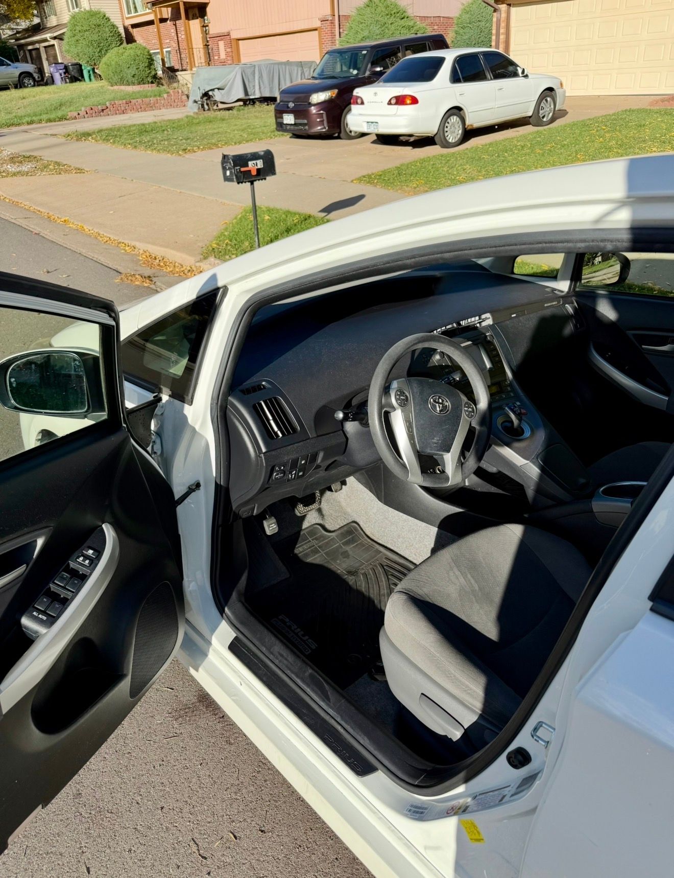 Used 2014 Toyota Prius Prime Plug-In Hybrid FWD image 9