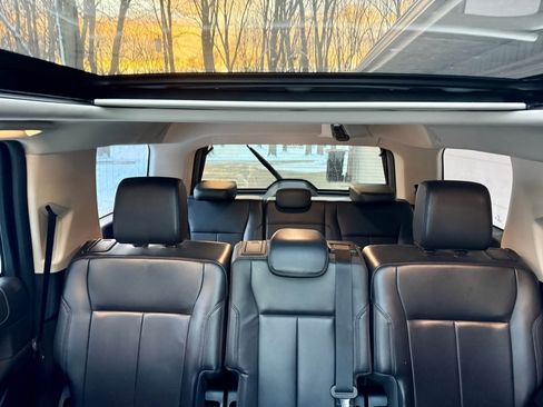 Used 2023 Ford Expedition XLT image 13