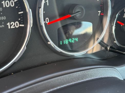 Used 2010 Jeep Liberty Sport image 6