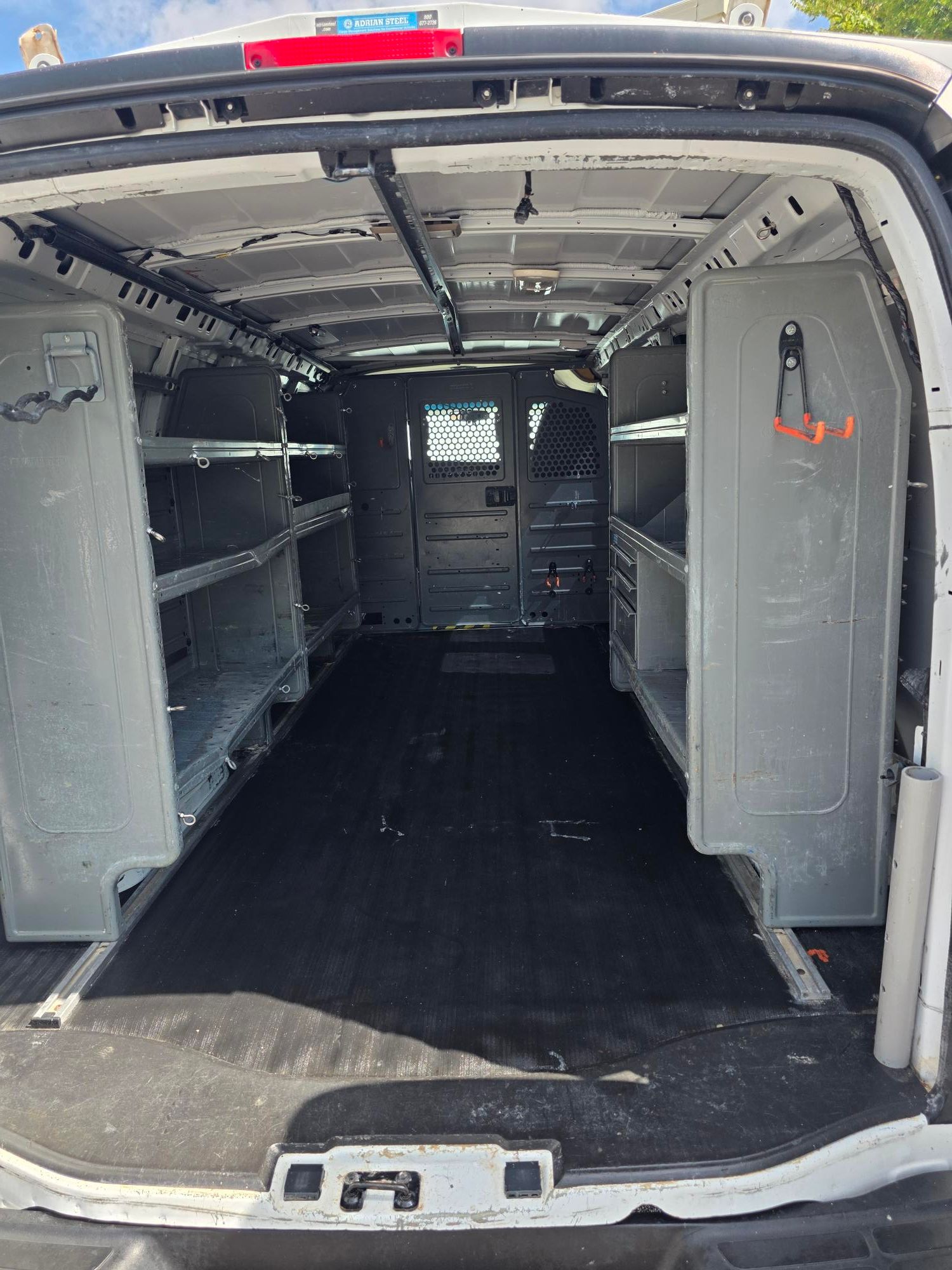 Used 2011 Chevrolet Express 2500 Extended RWD image 21